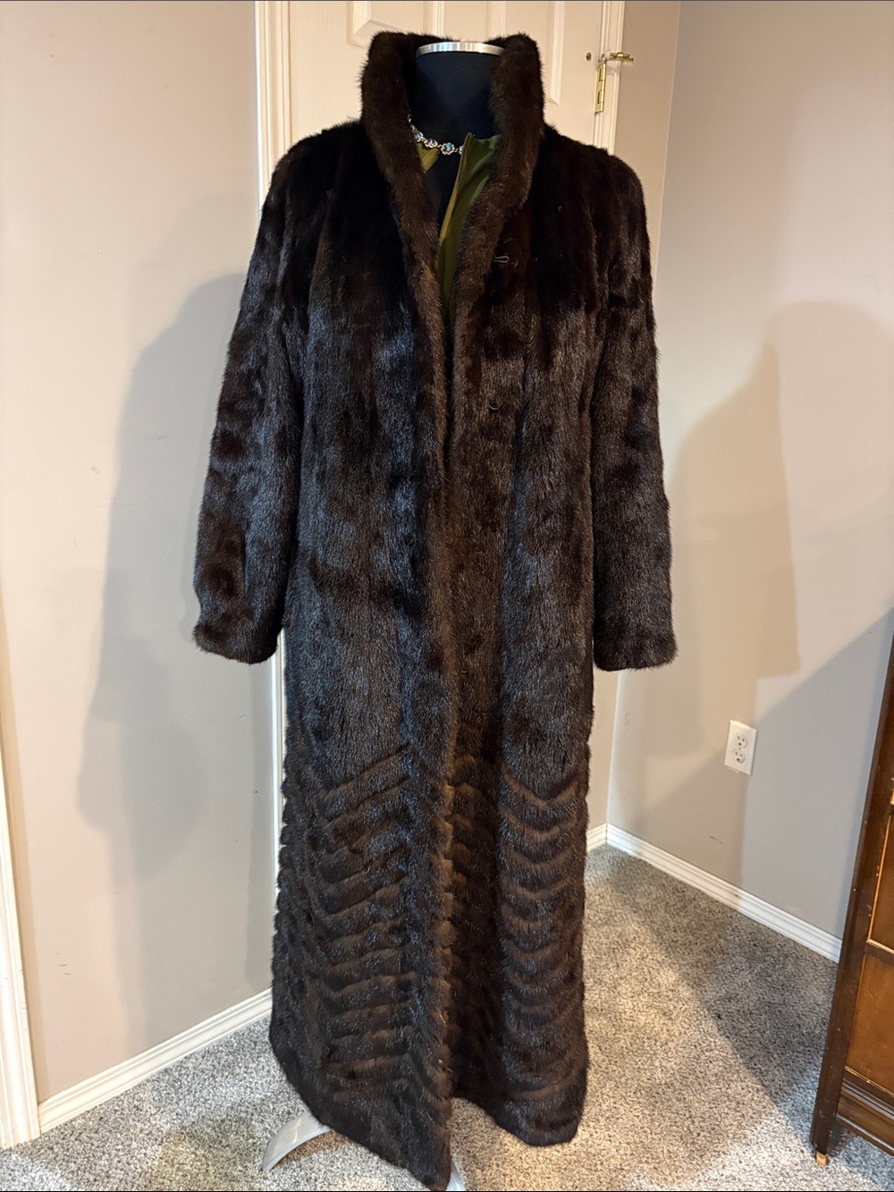 Long Dark Brown Women'sMink  Fur Coat size Large 5A